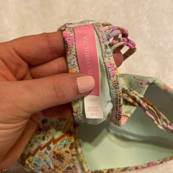 Bikini - Picture 9 of 9